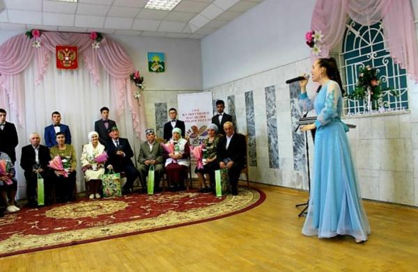 В управлении ЗАГС Буинска чествовали образцовые пары